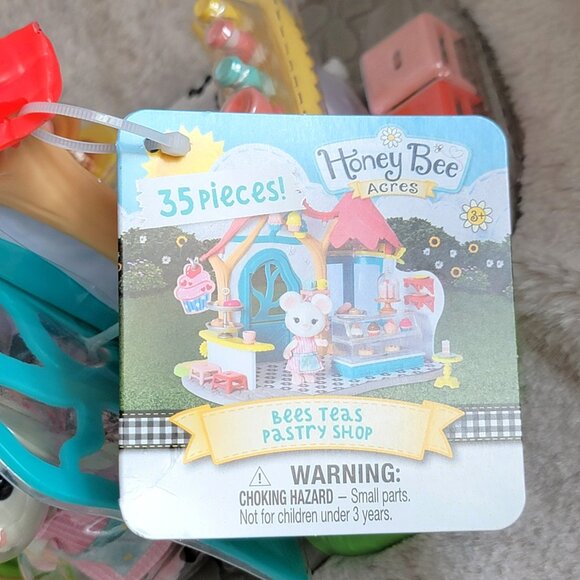 Honey Bee Acres Bees Teas Pastry Shop Playset  MINT W/ TAG - Mouse Shop Access - Picture 2 of 10